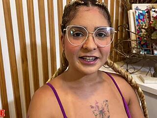 Dia Bosan Dengan Batang Kecil Bf 18+ Dan Rosakkan Pepek Di Rumah Cuckold! 😏