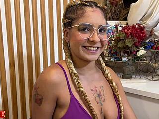 Dia Bosan Dengan Batang Kecil Bf 18+ Dan Rosakkan Pepek Di Rumah Cuckold! 😏