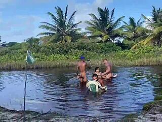 Corno manso nao aguenta ver esposa sendo fodida no pelo por outro cara e chora