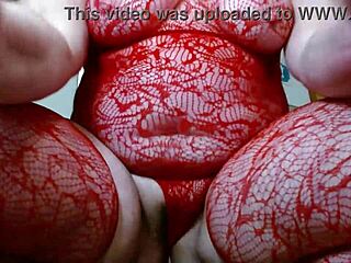 1188 dawnskye1962 빨간 란제리 자이언티스 네 위에 우뚝 서