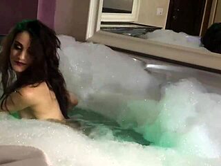 pretty skinny teen bathing on webcam