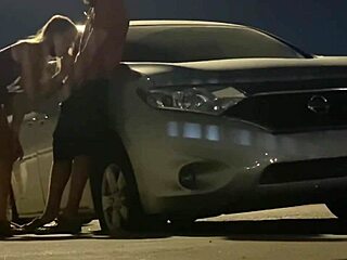 Беременная анальный секс поймана на публике, стонет и согнута