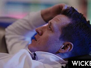 ウィケッドホットなスリーサム ブロンドとブルネットでリアリティ