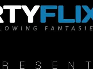 アンジー・ムーンが汚いオーディションでアナルとフェラチオ