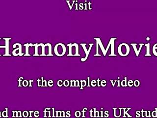 Rødhåret skriger under intens dobbelt penetration