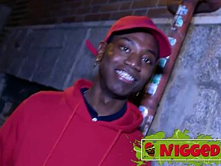 Slepý sex, 18letá holka má první interracial setkání