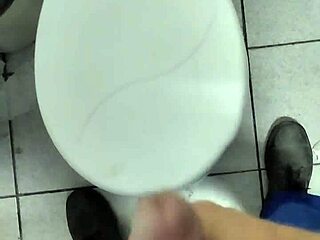 masturbating at work feels so good