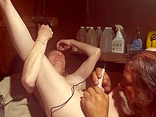 Eating n fucking on washing machine again, juicy and swollen