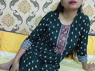 Frate vitreg fute adolescentă fierbinte 18+ soră vitregă în cameră