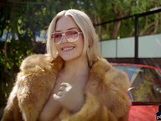 Bubble Butt Bbw Blonde Alexis Texas Striptease On Car