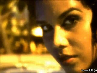 brunette beauty flaunts natural curves in sensual display!