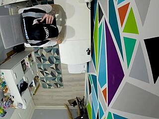 탈룰라 토마스, 도둑질하는 슬럿 인트로