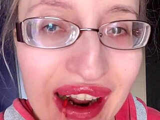 ASMR eating banana pink lipstick - lip fetish food fetish lipstick eyeglasses 😋