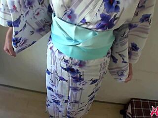 큰 가슴 일본 여자 사키 아오야마가 큰 자지 세게 빨아, 무수정