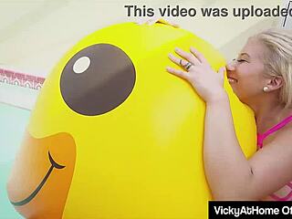 Mature vicky fucks young girlfriend