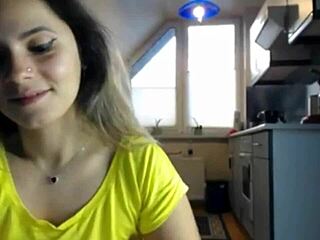teen sexydea flashing her boobs on live webcam 😍
