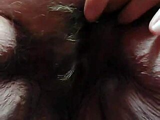 i feel so turned on by that hairy beaver pissing