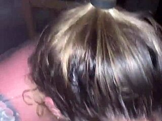 le doy toda la pija en la boca hasta el fondo hasta sacarme toda la leche