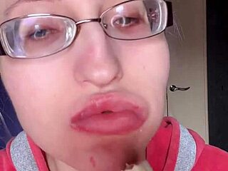 ASMR eating banana pink lipstick - lip fetish food fetish lipstick eyeglasses 😋