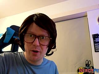 Newbie gives head to nerd in tricky encounter