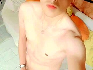 masturb�ndome usando mi nuevo sombrero