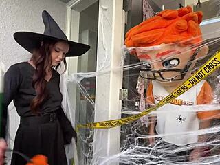 Broomsticks Chloe Foxxe Rides Wand For Cumshot