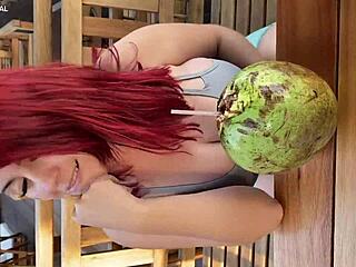 encontrei essa gostosa e chamei ela pra ir no banheiro comigo ela � muito safada