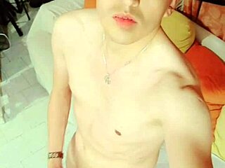 masturb�ndome usando mi nuevo sombrero