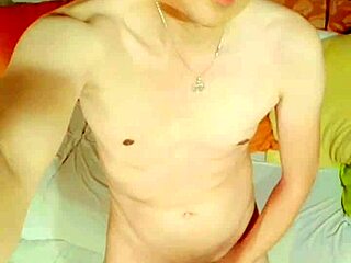 masturb�ndome usando mi nuevo sombrero