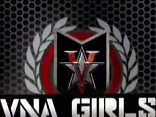 Sara Jay harisnyában dugja a cougar punciját dildóval szólóban.