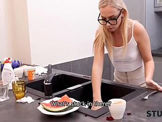 Stuck4k sensual babe needed assistant after a little 18+ kitchen incident