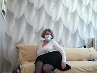 Mokre luknje za cuckolda zrela žena snema video za moža in domača kamera gleda od strani anal in umazani pogovori pawg