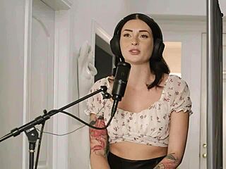 جمال طبيعي كويني تذوق جسم صديقتها الرائع في متعة بنات