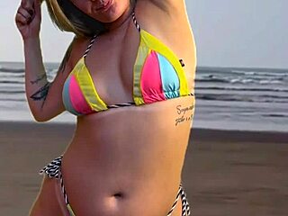 Deixei O Garçom Da Barraca Da Praia De Pau Duro E Pedir Pra Pegar E Sentir O Volume