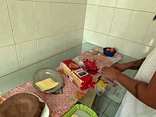 Pequena safada vem pra foder e sai com a bucetinha cheia de porra