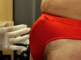 ピチピチのブルマの上から勃起したちんぽを叩いて喜ぶs女！