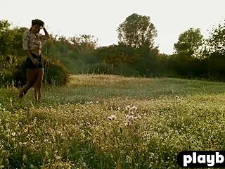 Sexy All Natural Babe Anetta Keys Shows Off Her Stunning Naked Body Outdoors.