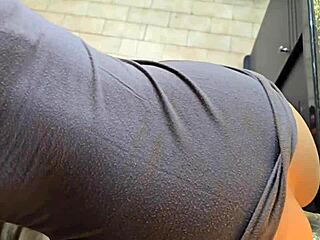 朋友老婆操假阳具朋友射上面