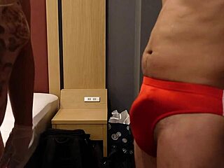 ピチピチのブルマの上から勃起したちんぽを叩いて喜ぶs女！