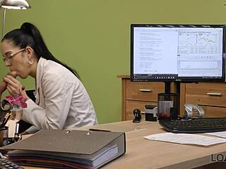 Loan4k Hottie Braucht Neue Musikinstrumente Um Eine Sexy Session Zu Haben 😍