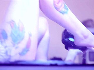 Intense feet and pussy licking session