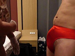 ピチピチのブルマの上から勃起したちんぽを叩いて喜ぶs女！