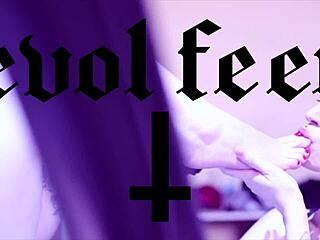 Intense feet and pussy licking session