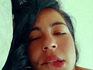 Hot Brunette Latina Morena Batendo Siririca With Big Natural Tits