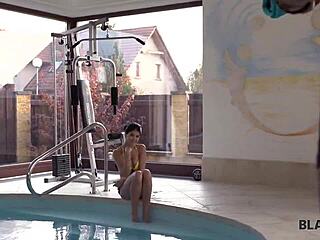 i satisfed the teen babe's diry needs