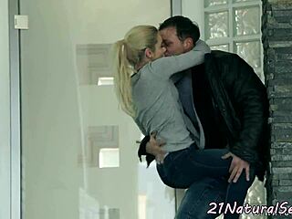 Model Cockrides Lover, Fucked Deeply and Hard