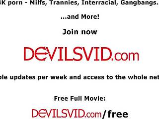 Belle-Mère Se Fait Baiser le Cul par son Beau-Fils