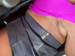 mostrando minha delícia, what do you think of my natural tits?