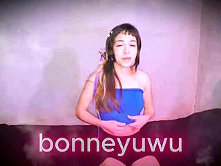 Bonneyuwu - 16 54 turra va a que le hagan masajes y la masturban por puta