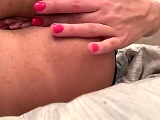 Feeling The Intense Pleasure As This Solo Girl Masturbates Her Wet Pussy, Elisteilor